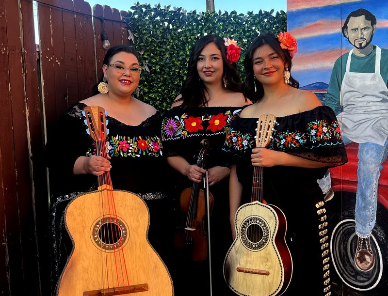 Music: Las Diannas
